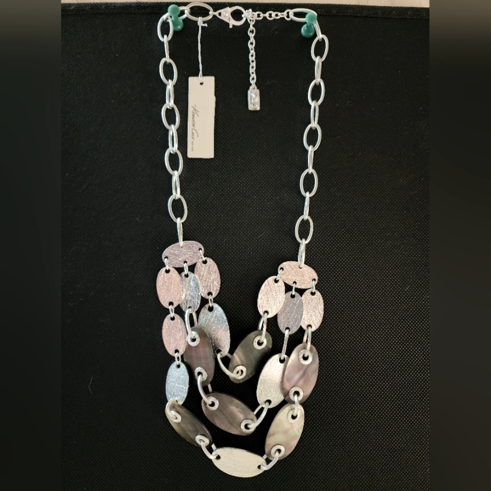 Kenneth Cole Brushed Silver & Shell Oval Link Statement Necklace – NWT